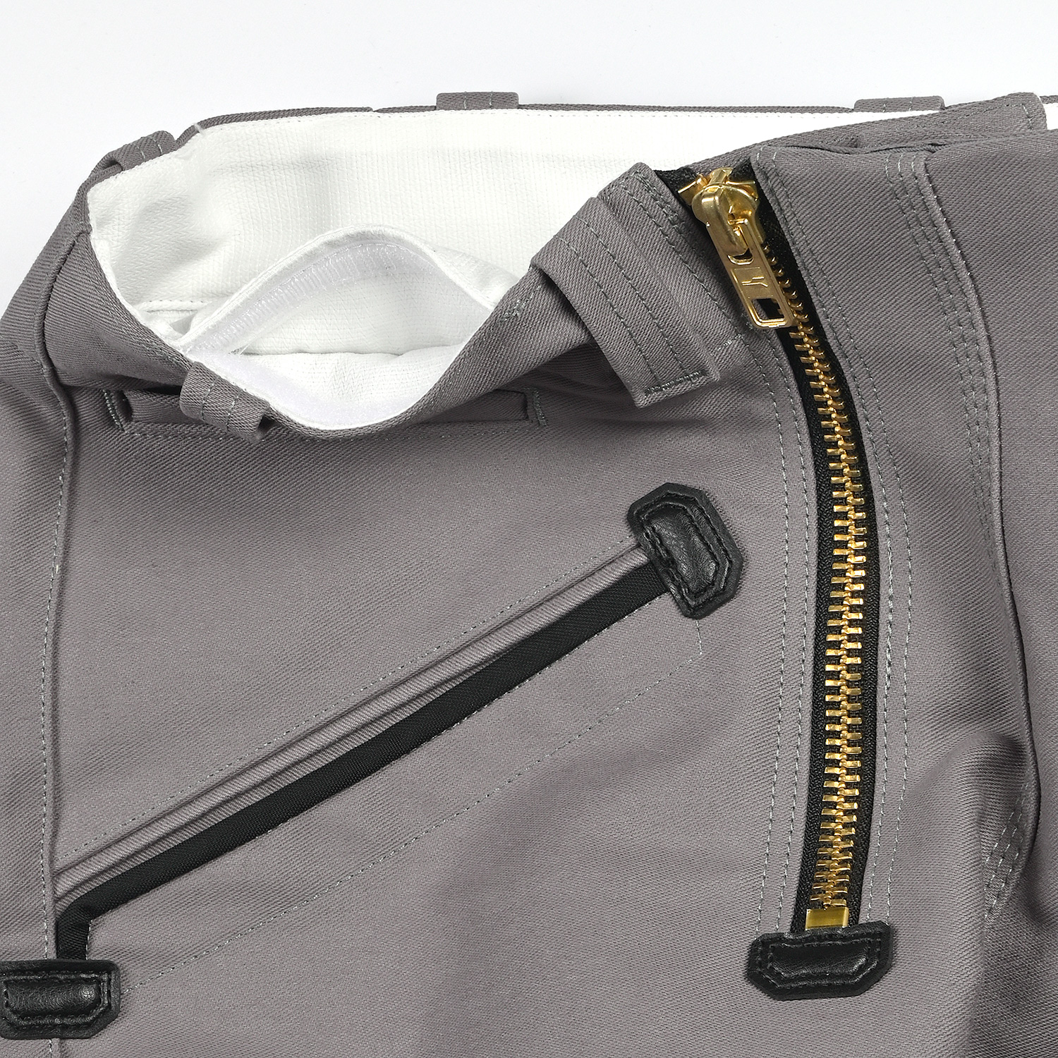 Bunkertasche im Bund rechts